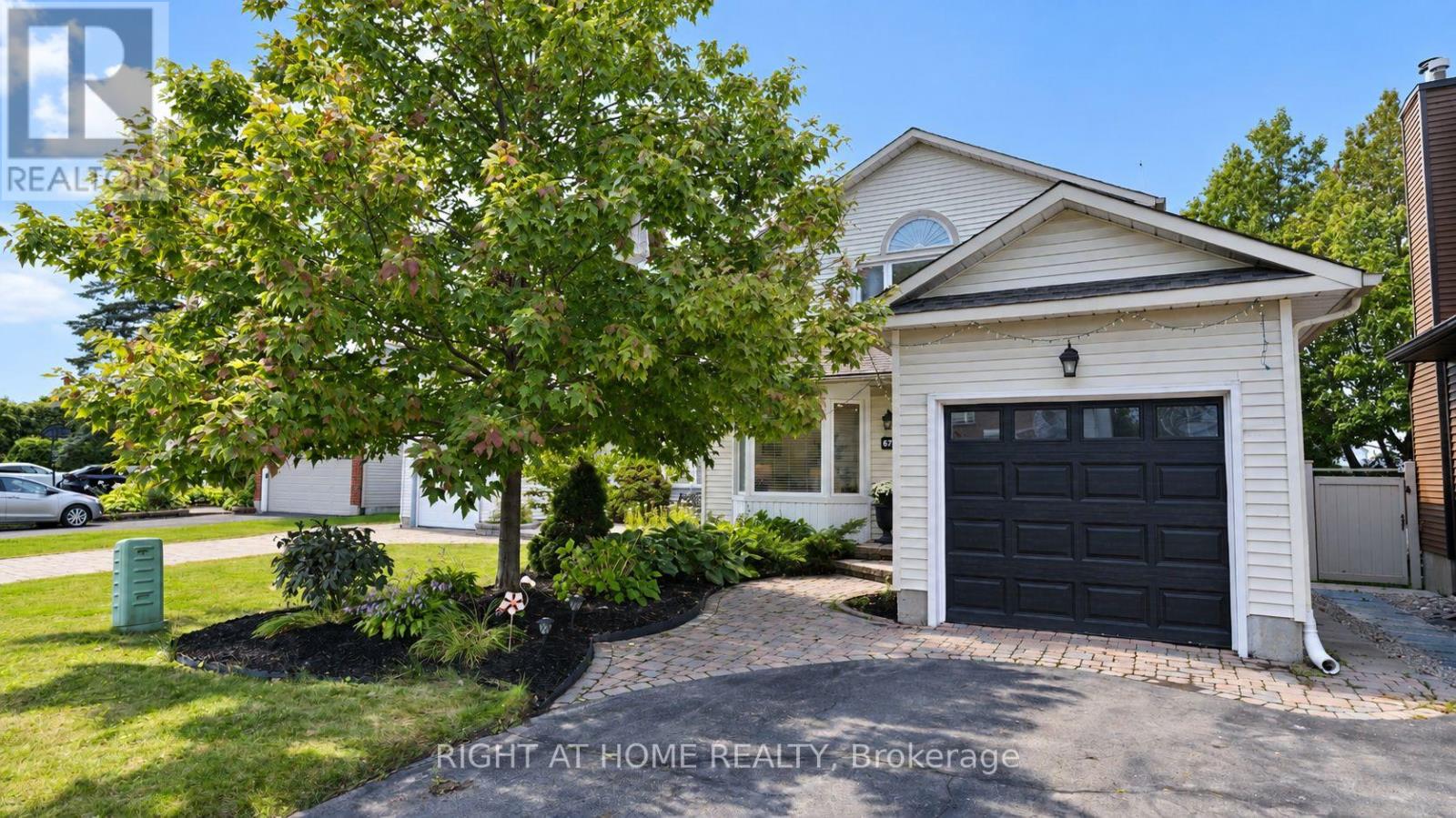 672 FARMBROOK CRESCENT - 1