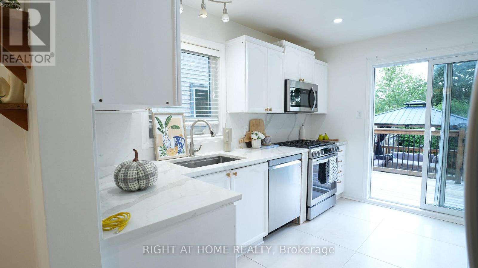 672 FARMBROOK CRESCENT - Image 11
