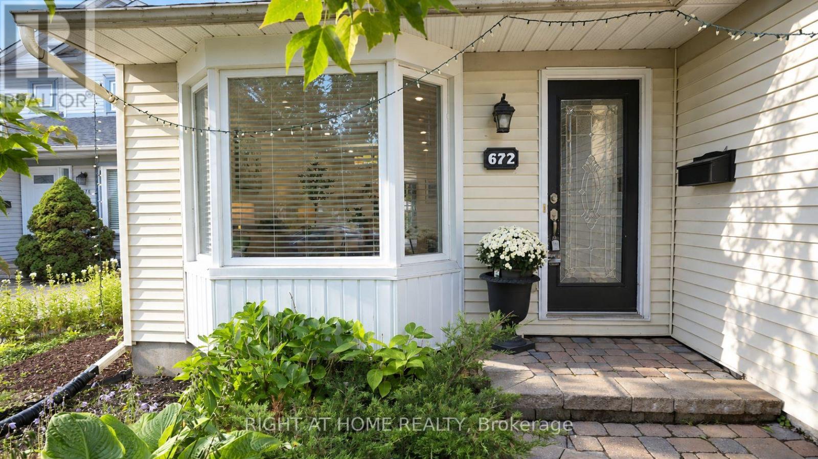672 FARMBROOK CRESCENT - 2