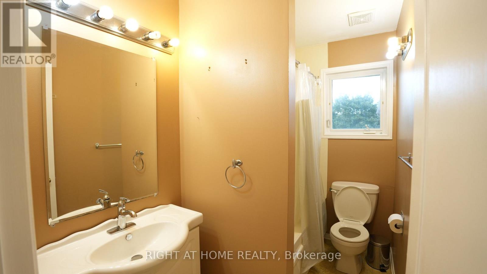 672 FARMBROOK CRESCENT - 23