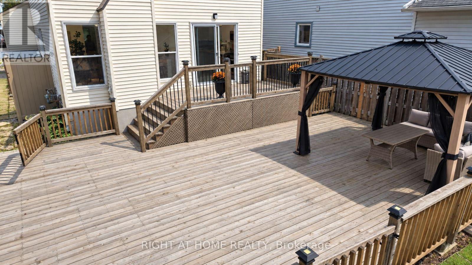 672 FARMBROOK CRESCENT - 29