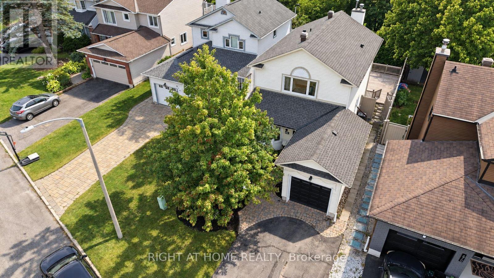 672 FARMBROOK CRESCENT - 3