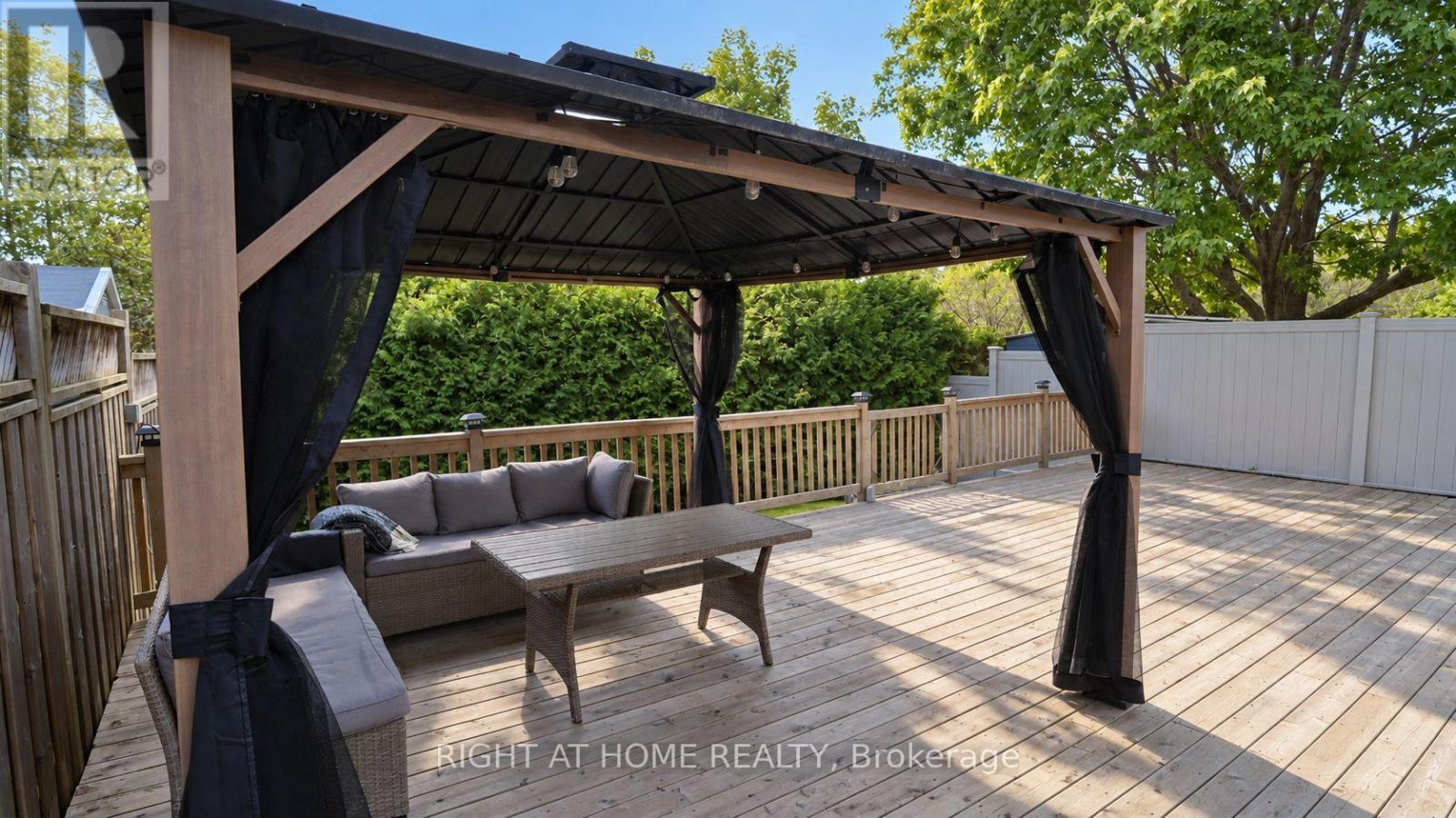 672 FARMBROOK CRESCENT - Image 32