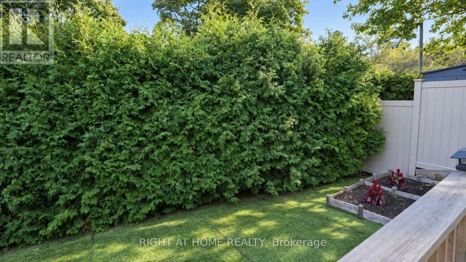672 FARMBROOK CRESCENT - 33