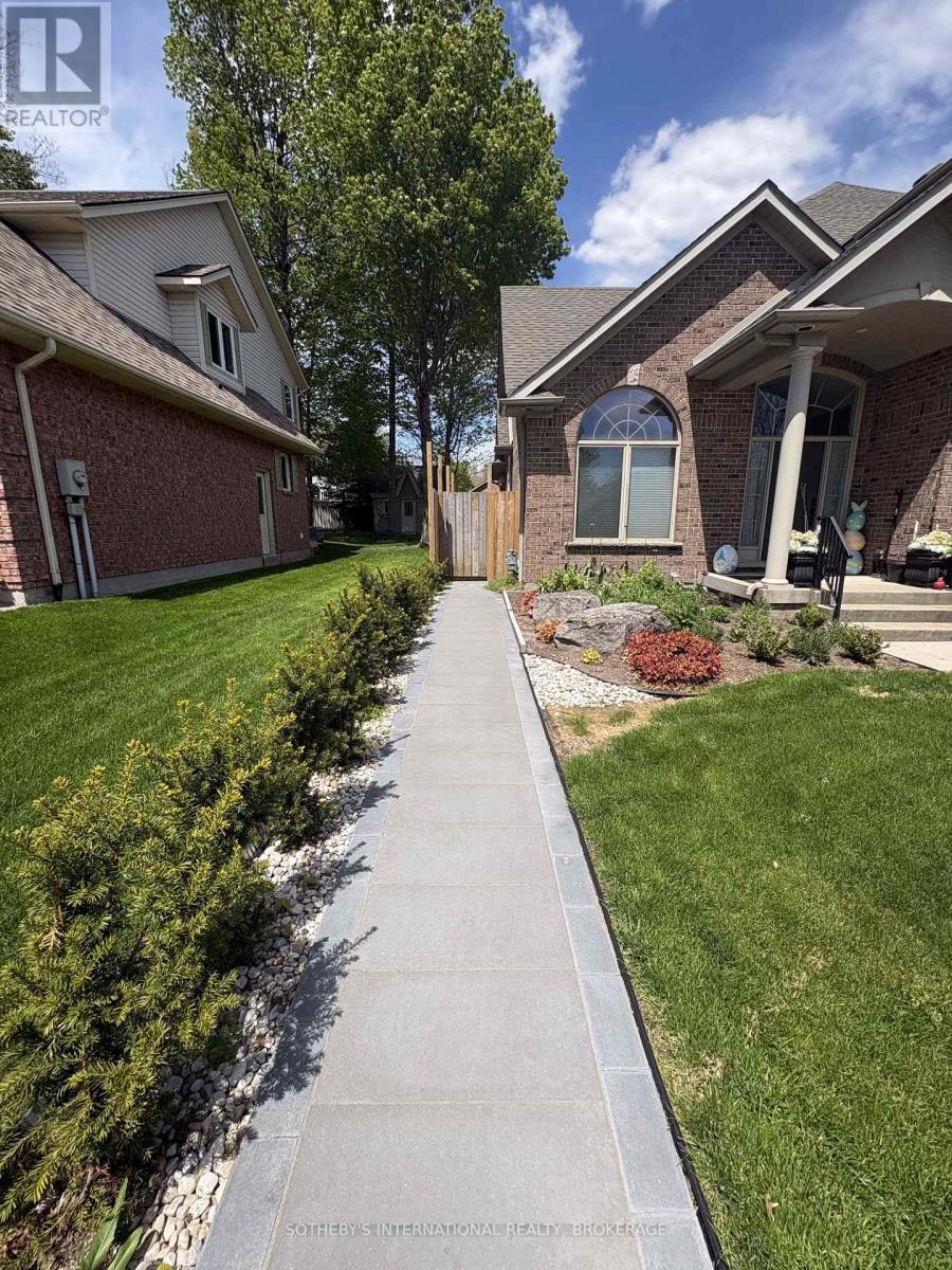 71 STELLA STREET, Pelham (Fonthill) — photo 2