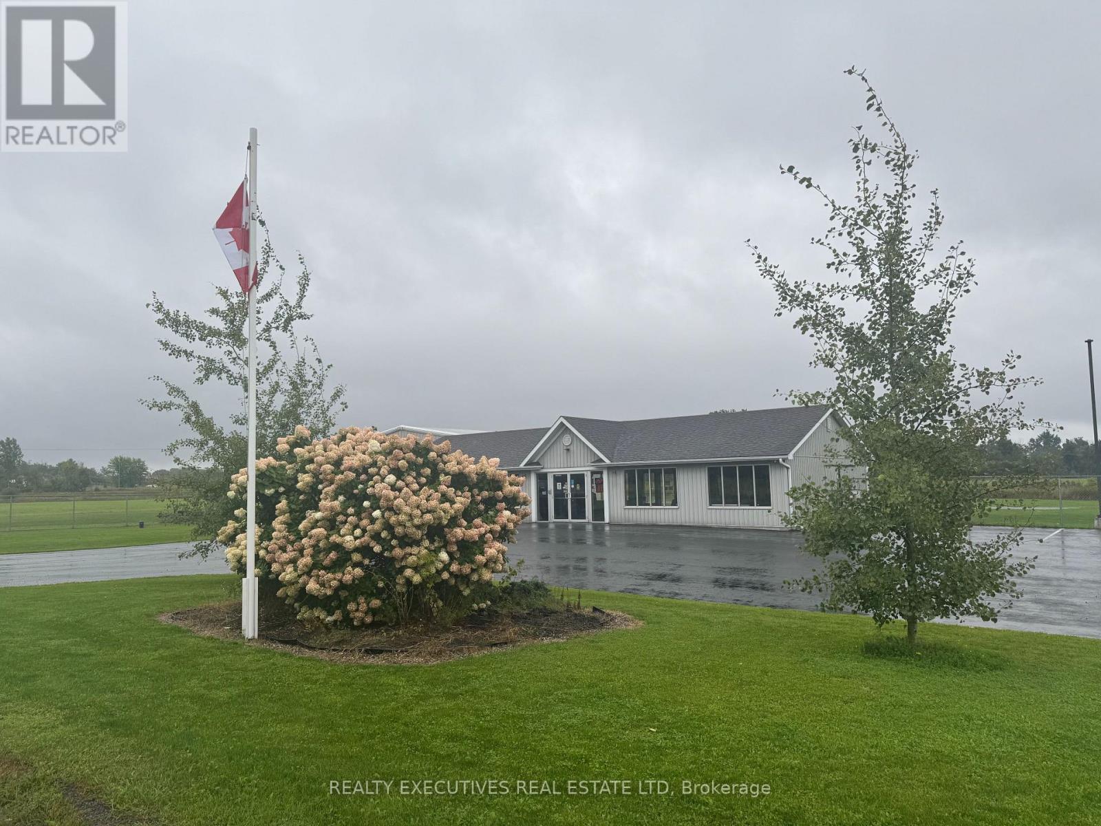 88 32 HIGHWAY N, Front of Leeds & Seeleys Bay — photo 4