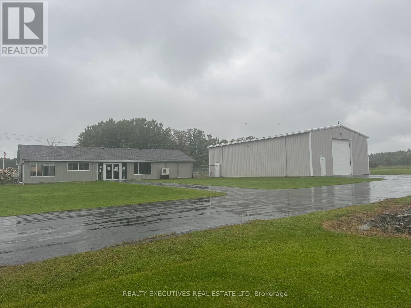 88 32 HIGHWAY N, Front of Leeds & Seeleys Bay — photo 6