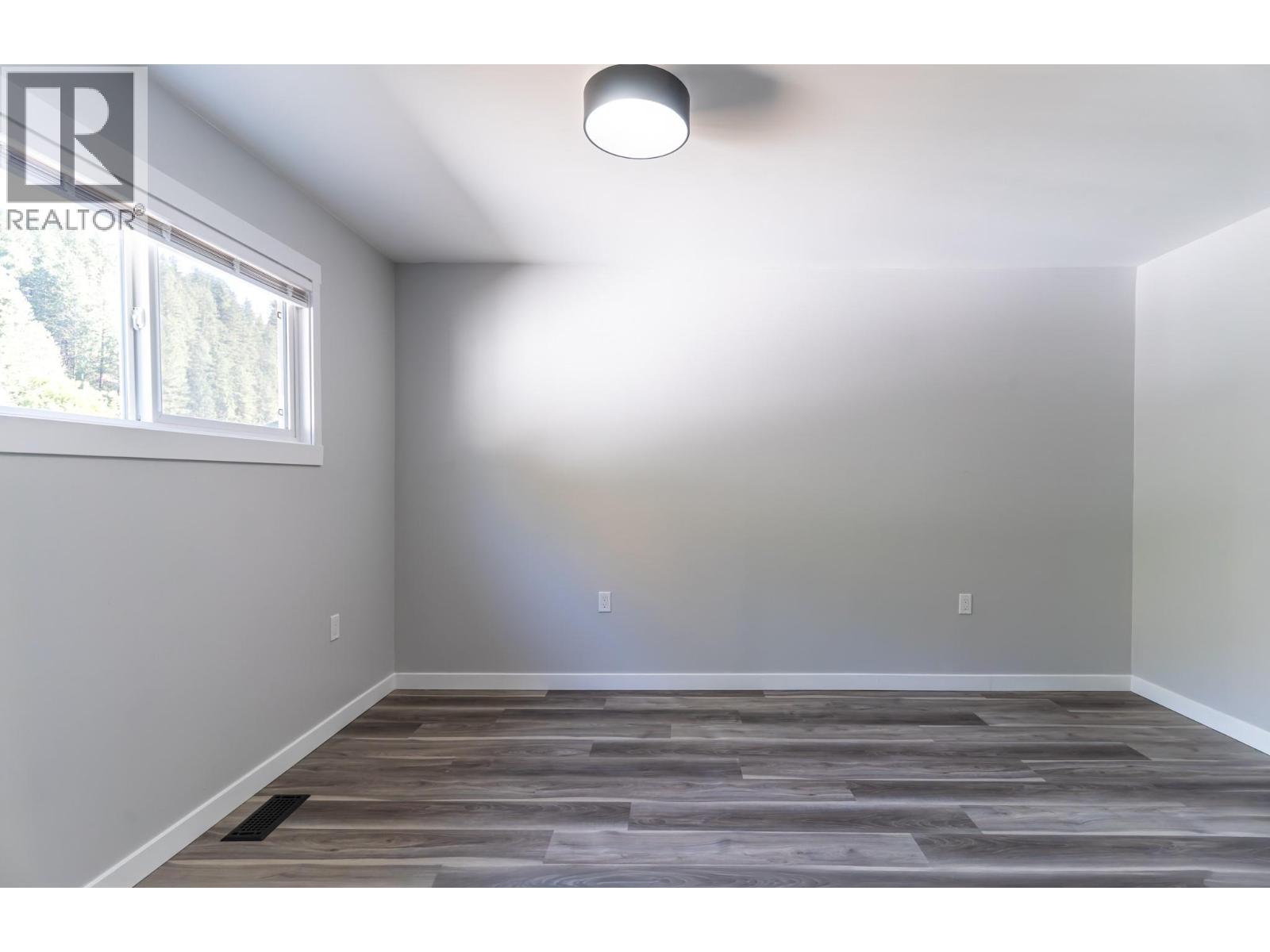 2323 Vale Avenue, Lumby