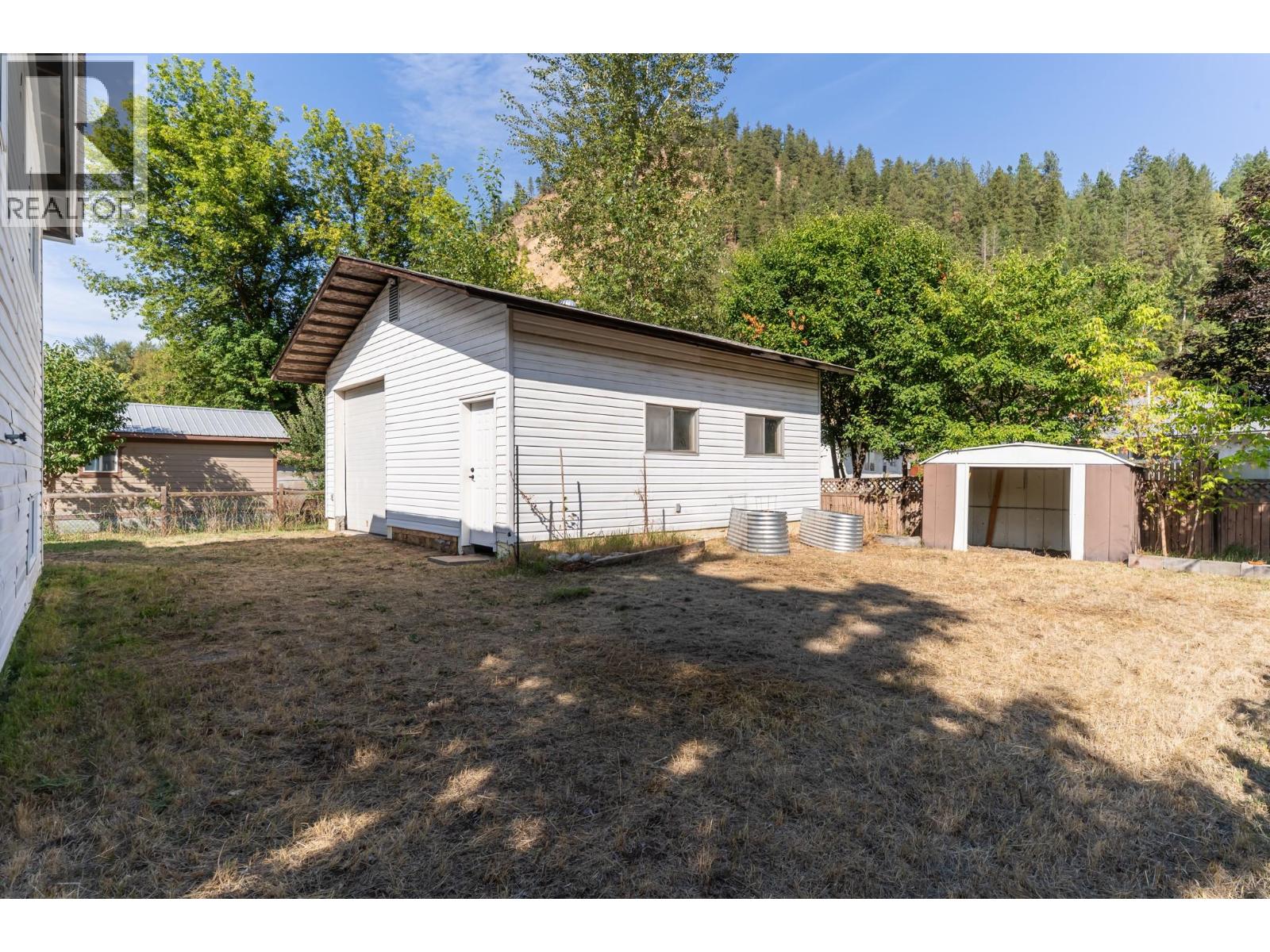 2323 Vale Avenue, Lumby