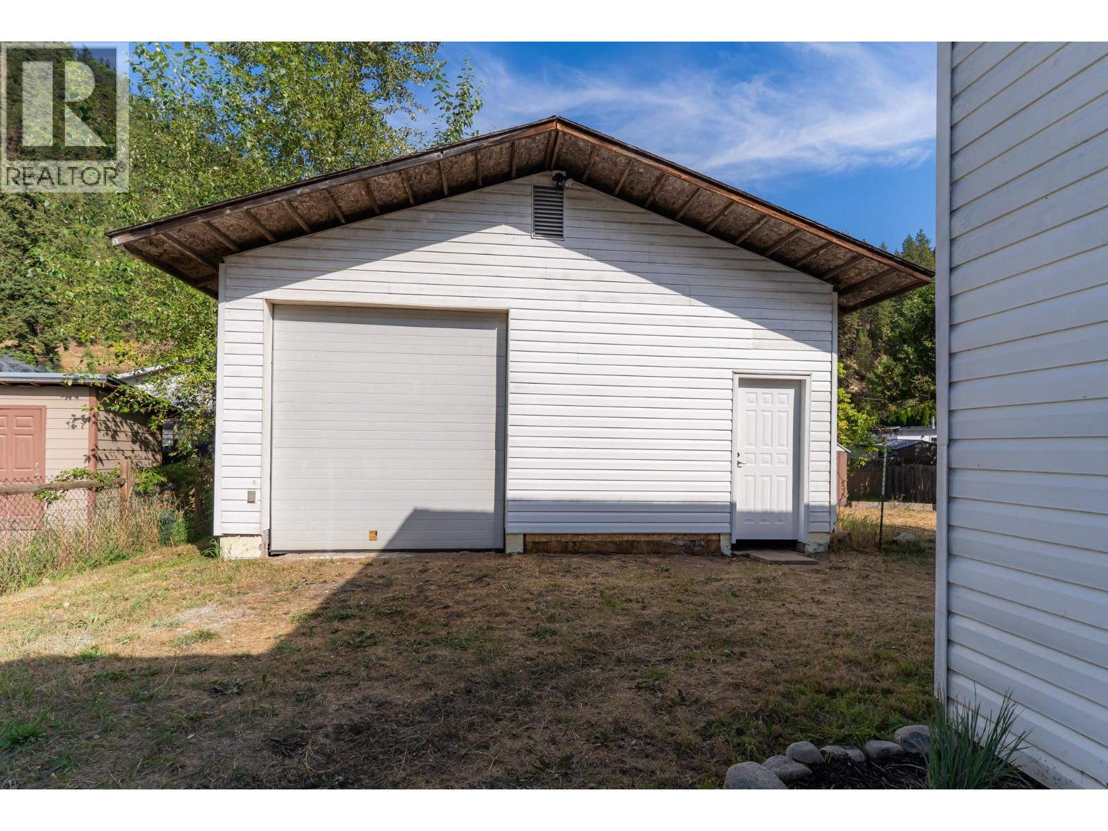 2323 Vale Avenue, Lumby