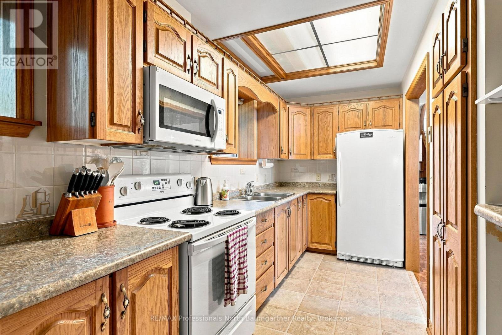 5932 HALIBURTON LAKE ROAD - Image 23