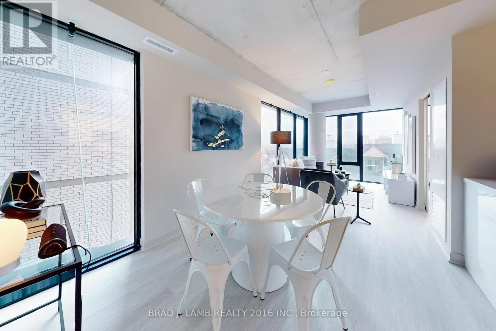 #518 195 MCCAUL STREET - 13