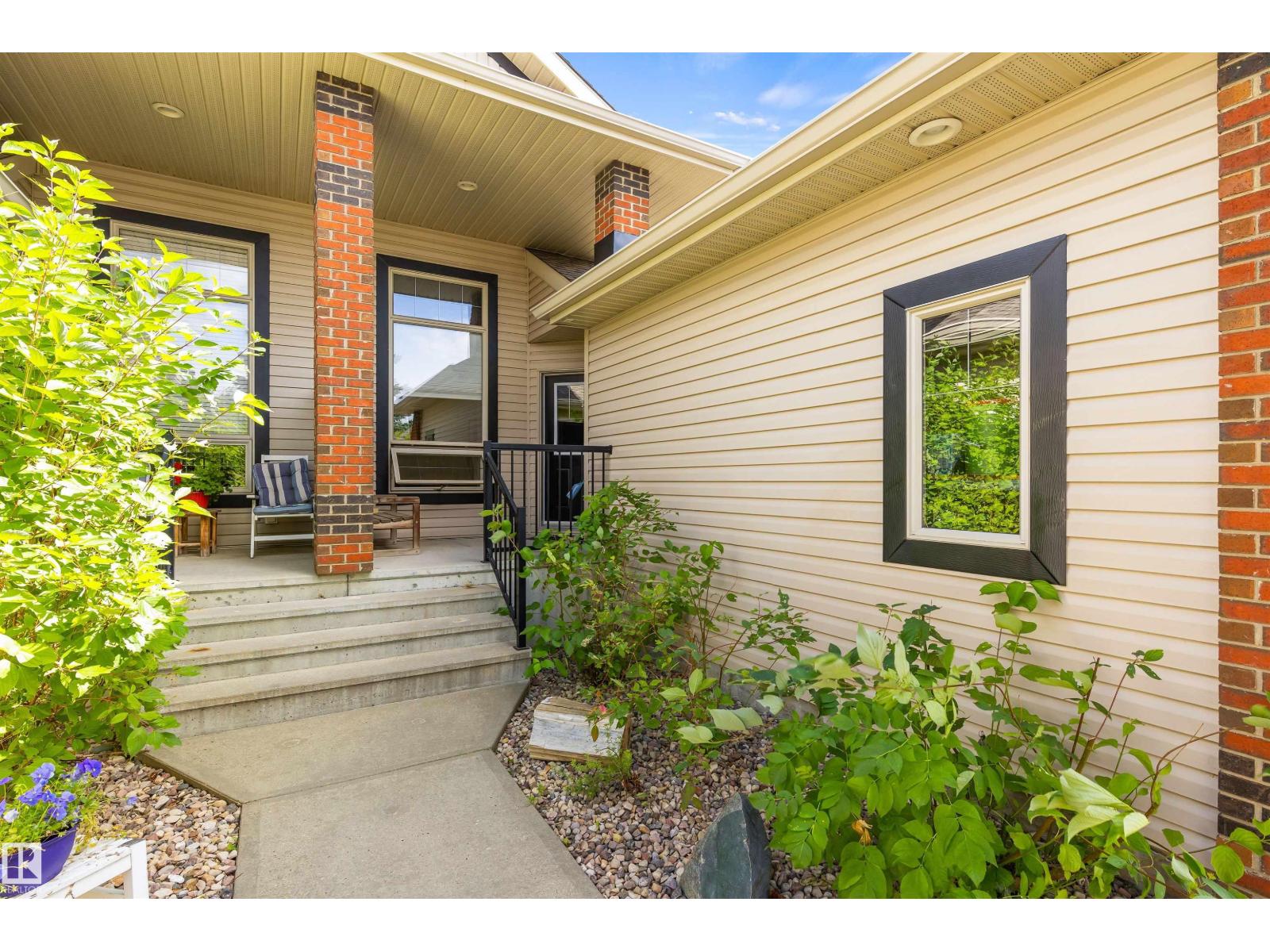#10 841 156 ST NW - 2