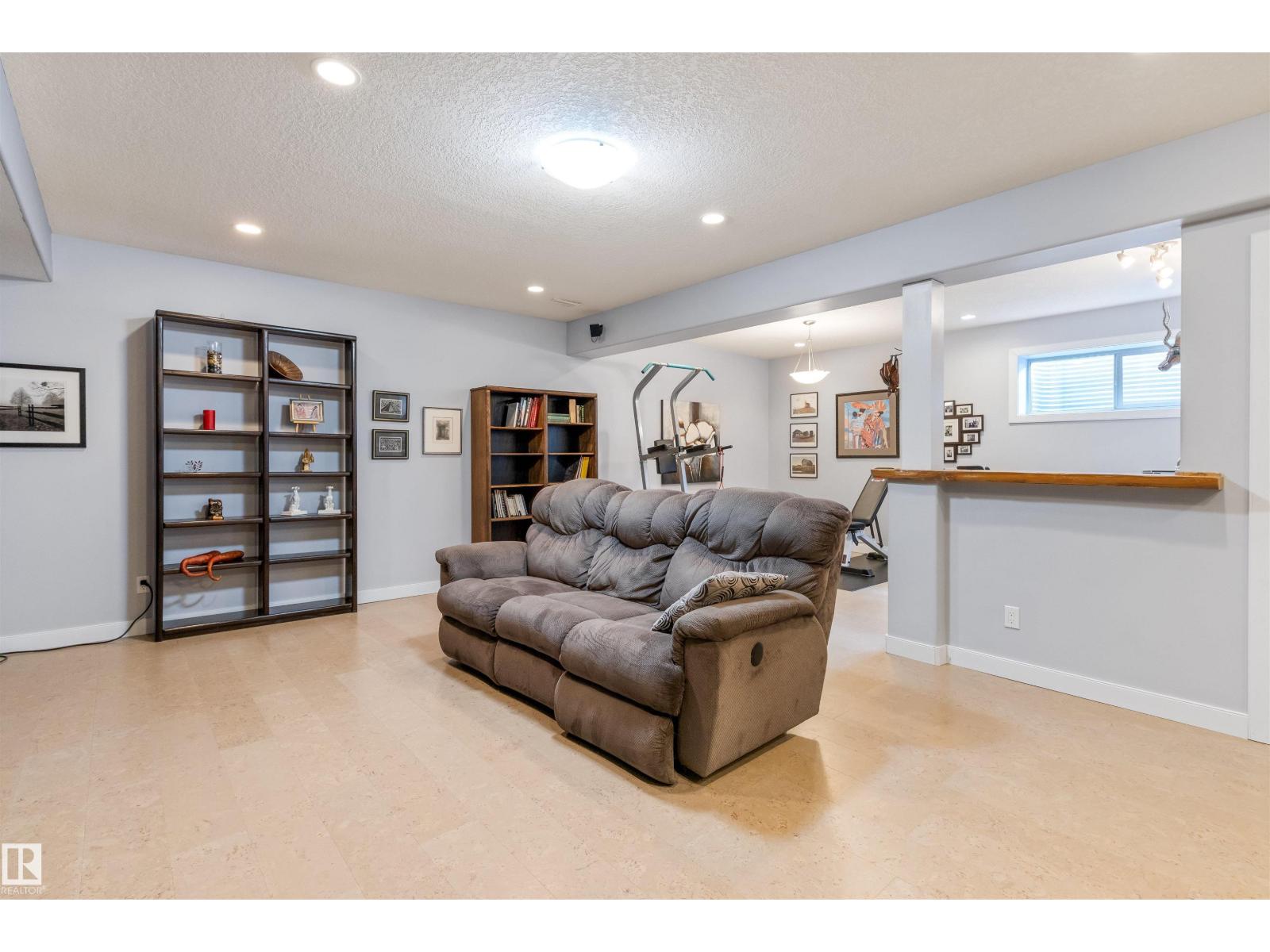 #10 841 156 ST NW - 30
