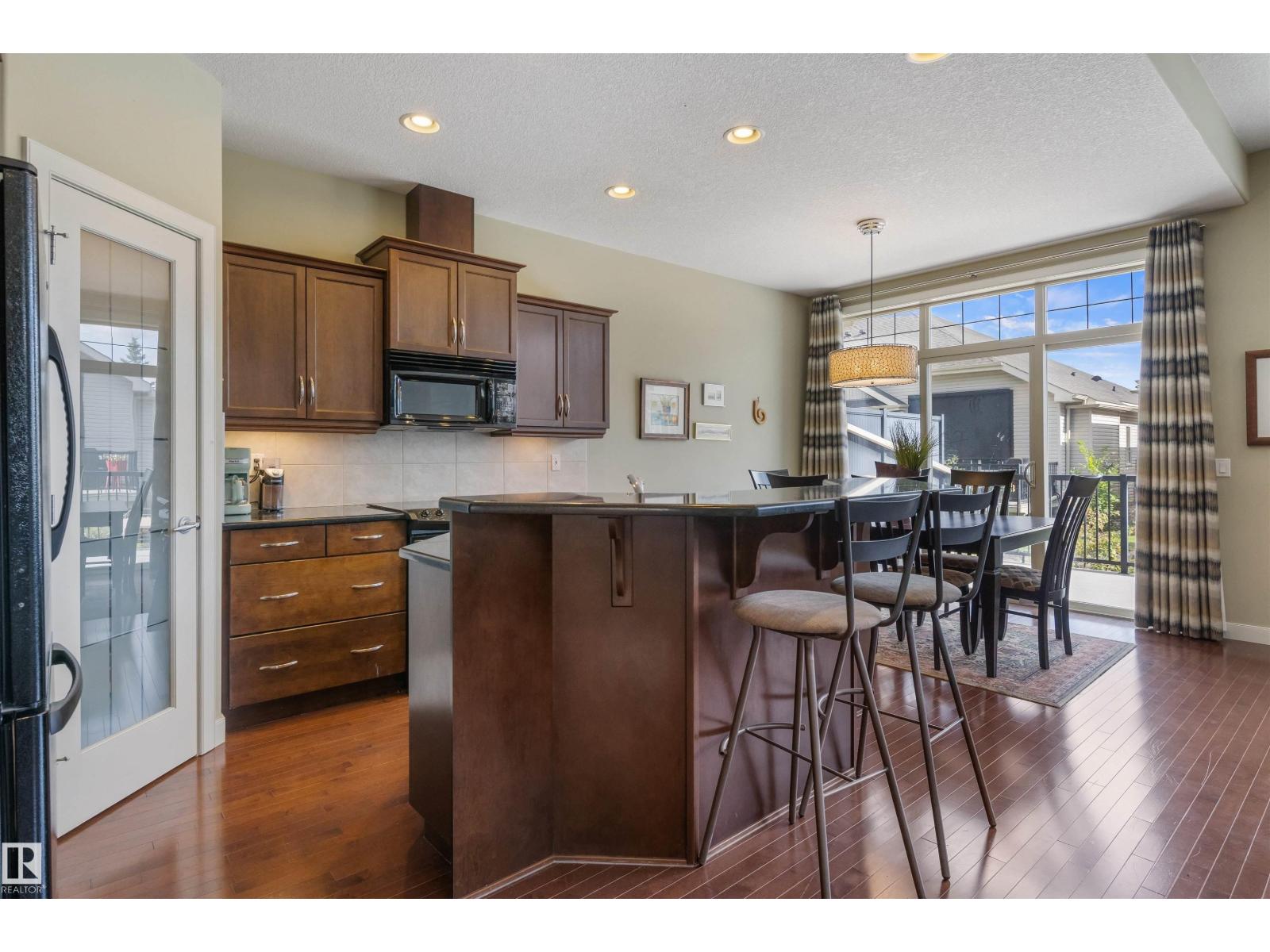 #10 841 156 ST NW - 19
