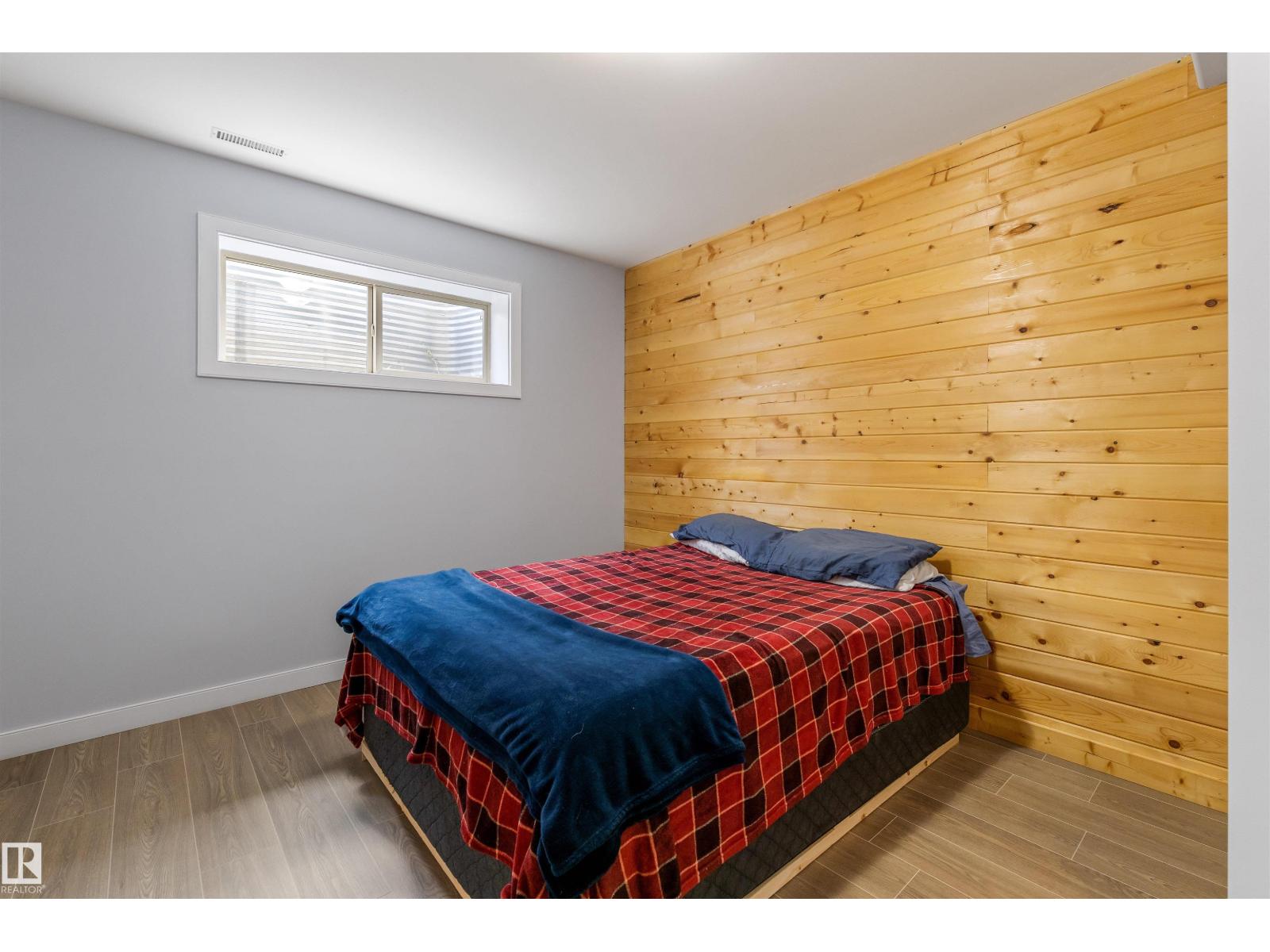 #10 841 156 ST NW - 40
