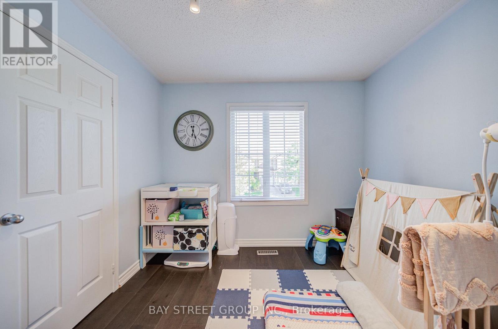 25 WATERTON CRESCENT - 22