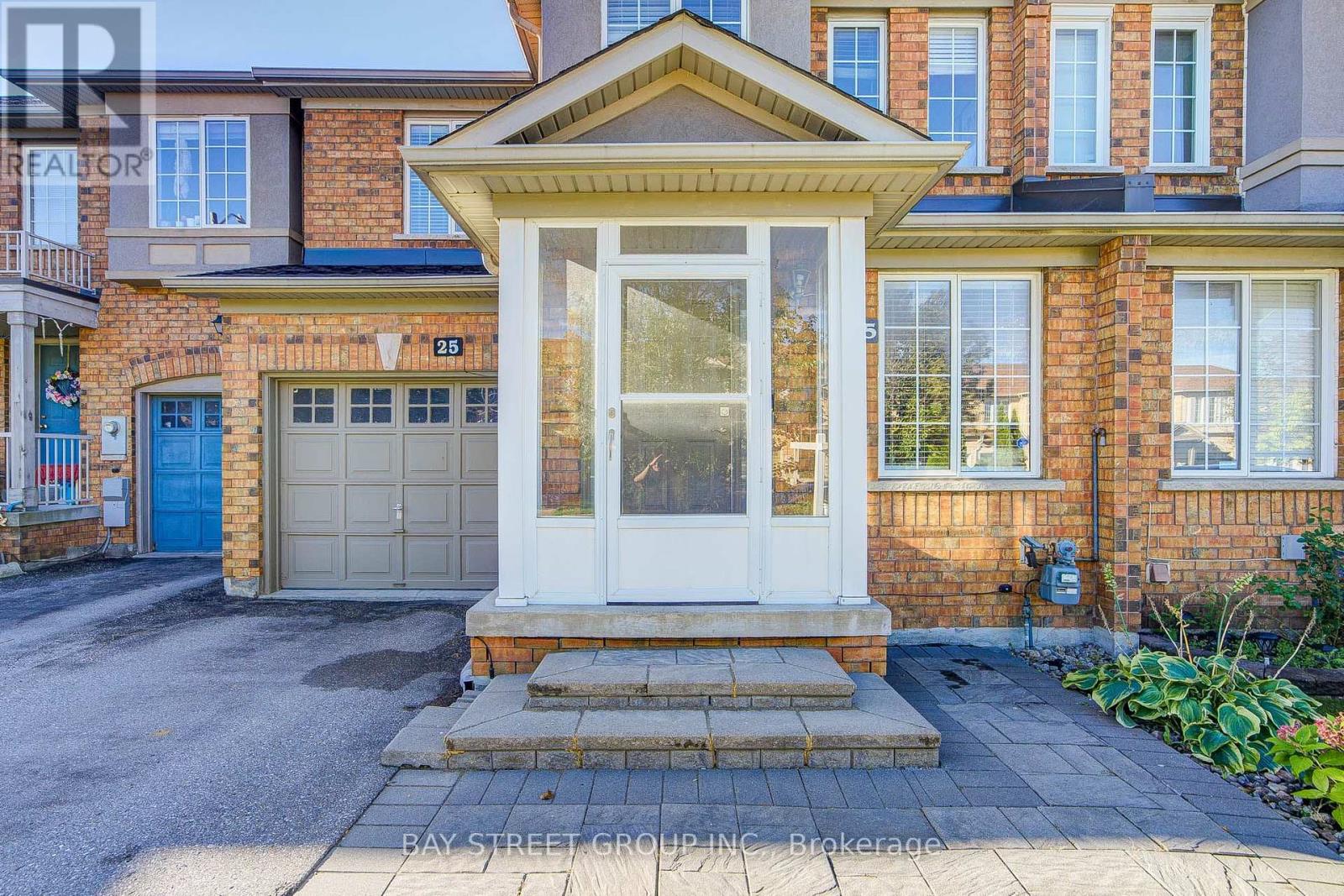 25 WATERTON CRESCENT - 3