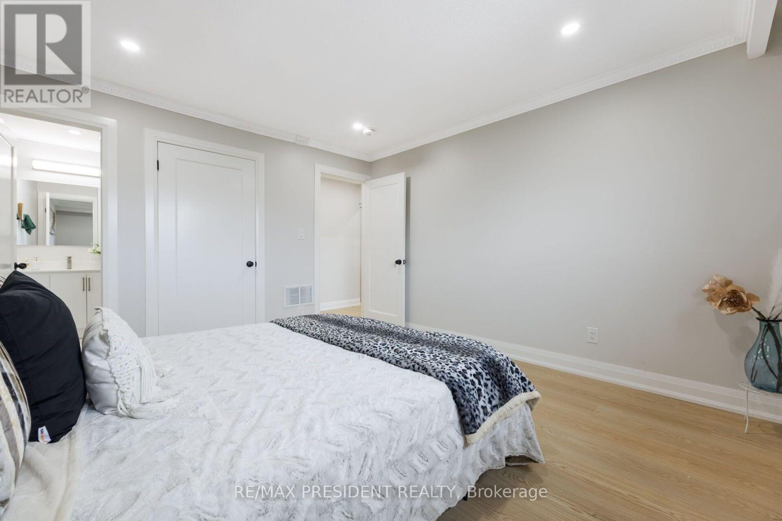 5 SIMMONS BOULEVARD - 18