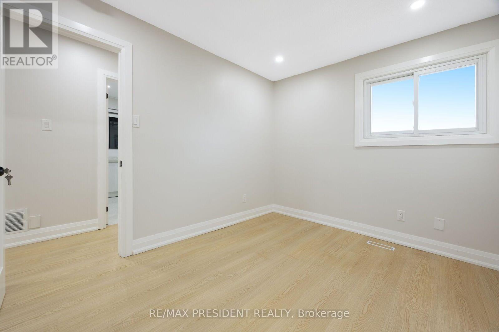 5 SIMMONS BOULEVARD - 25