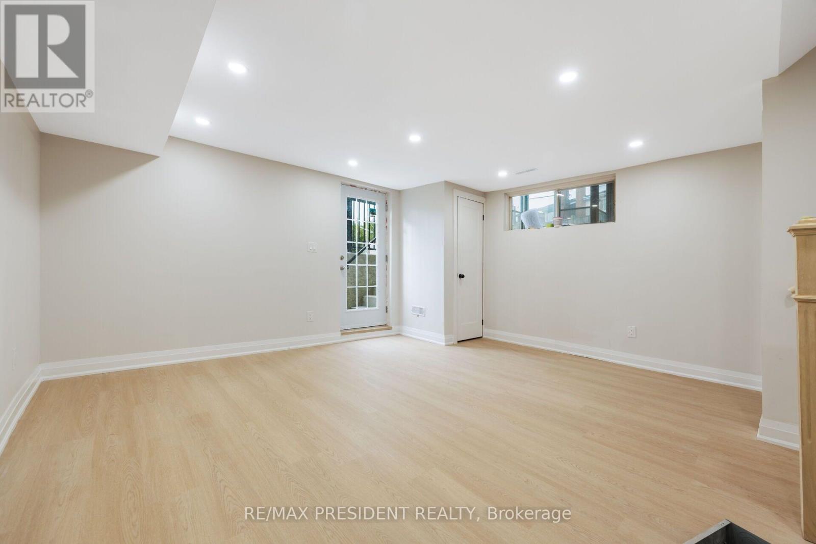 5 SIMMONS BOULEVARD - 35
