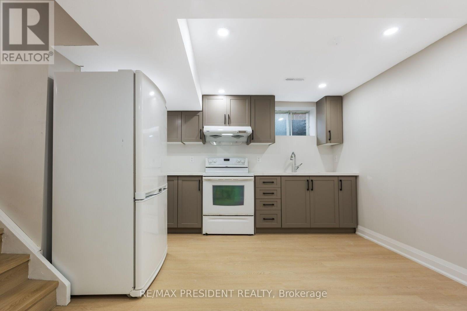 5 SIMMONS BOULEVARD - 37