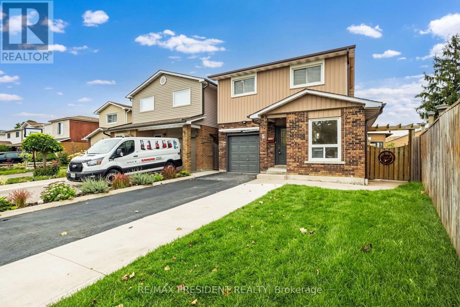 5 SIMMONS BOULEVARD - 44
