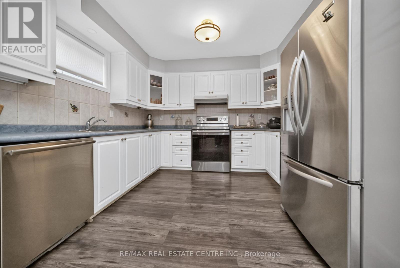3 TWIN WILLOW CRESCENT - 23