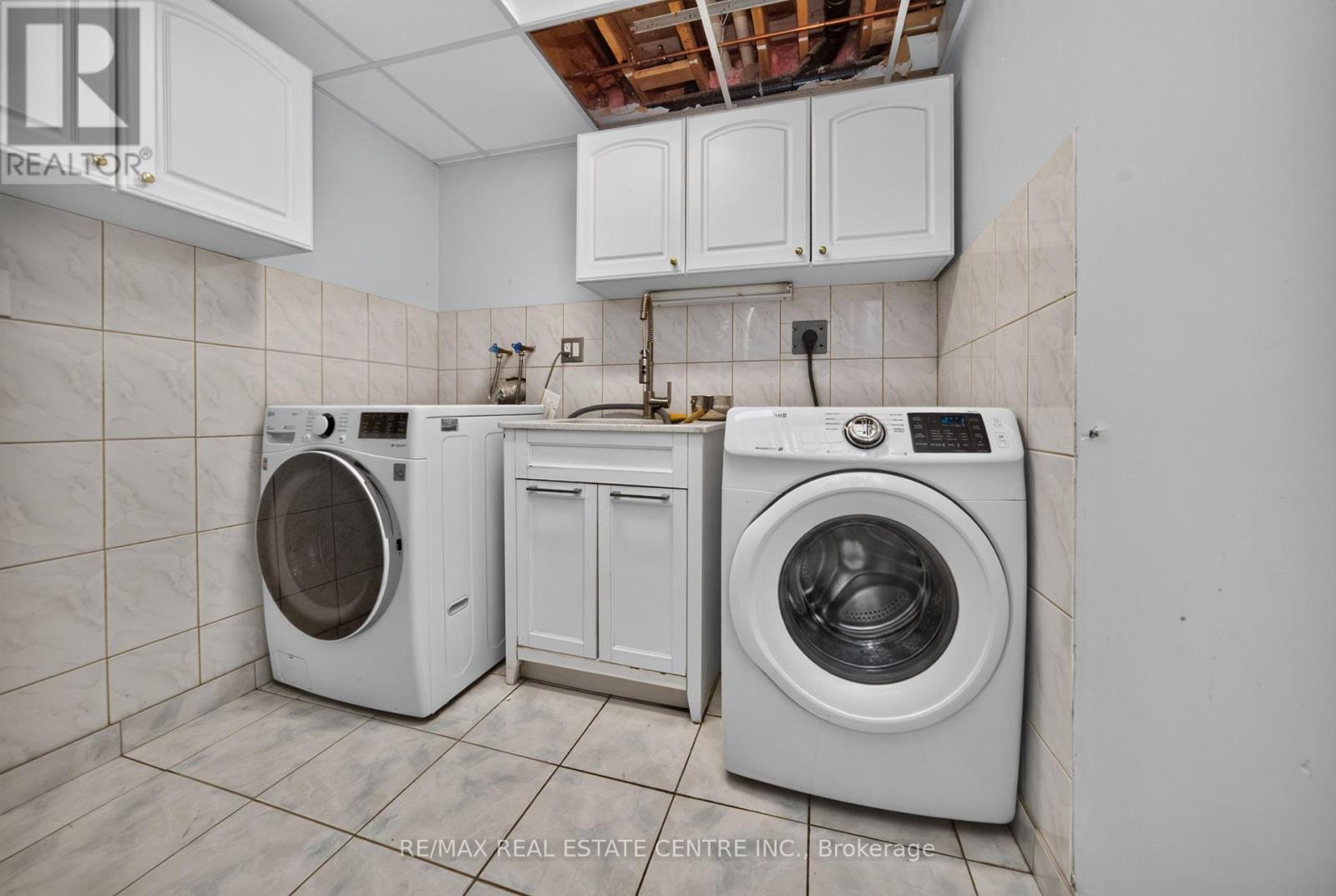 3 TWIN WILLOW CRESCENT - 24