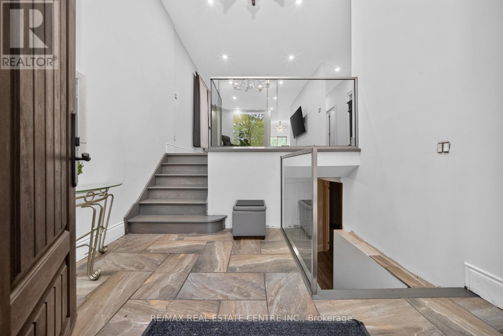 3 TWIN WILLOW CRESCENT - 3
