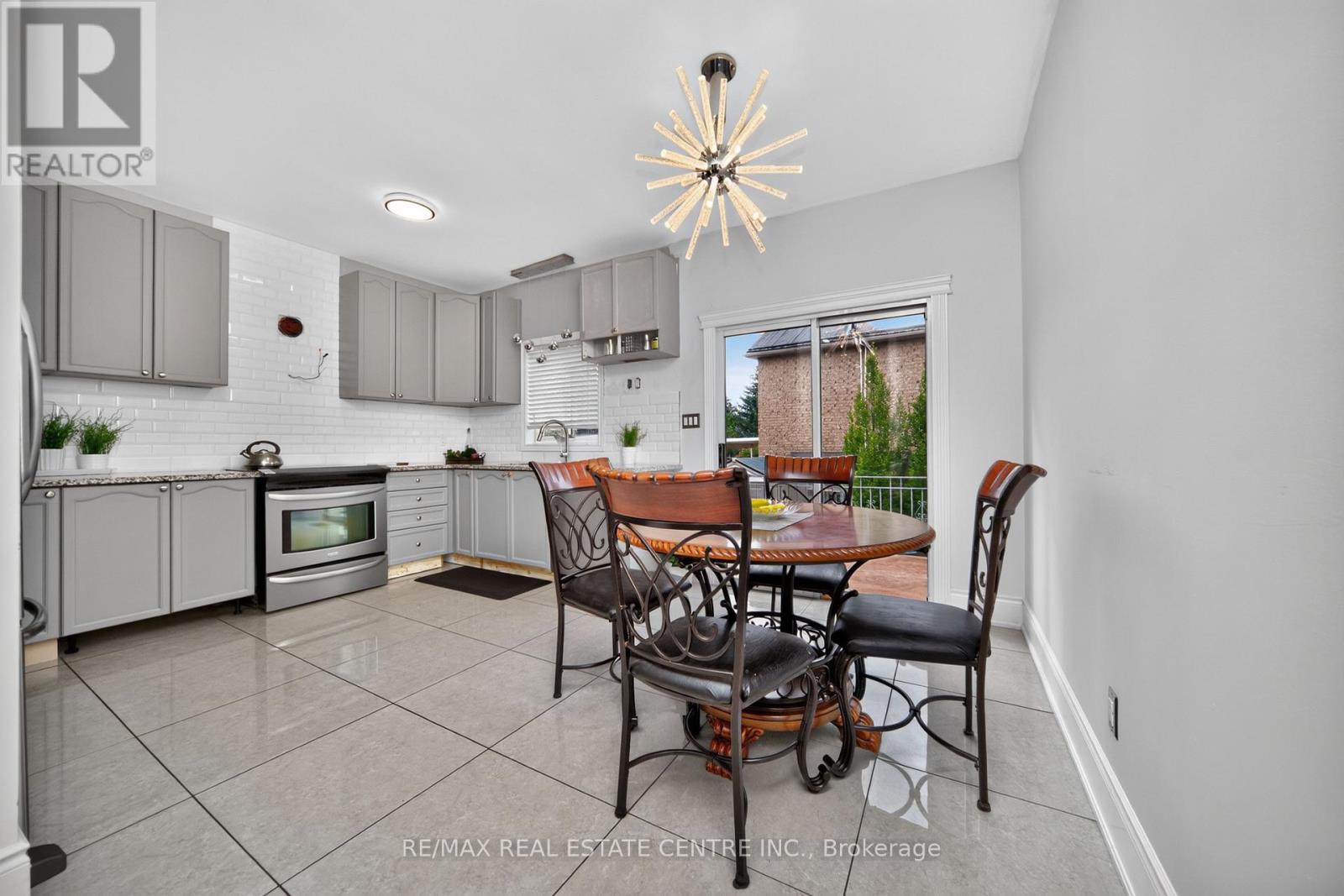 3 TWIN WILLOW CRESCENT - 6