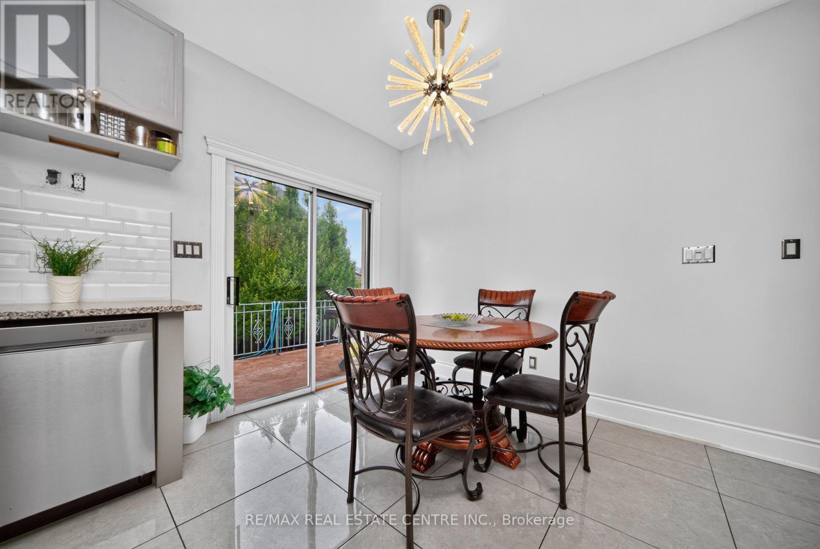 3 TWIN WILLOW CRESCENT - 7