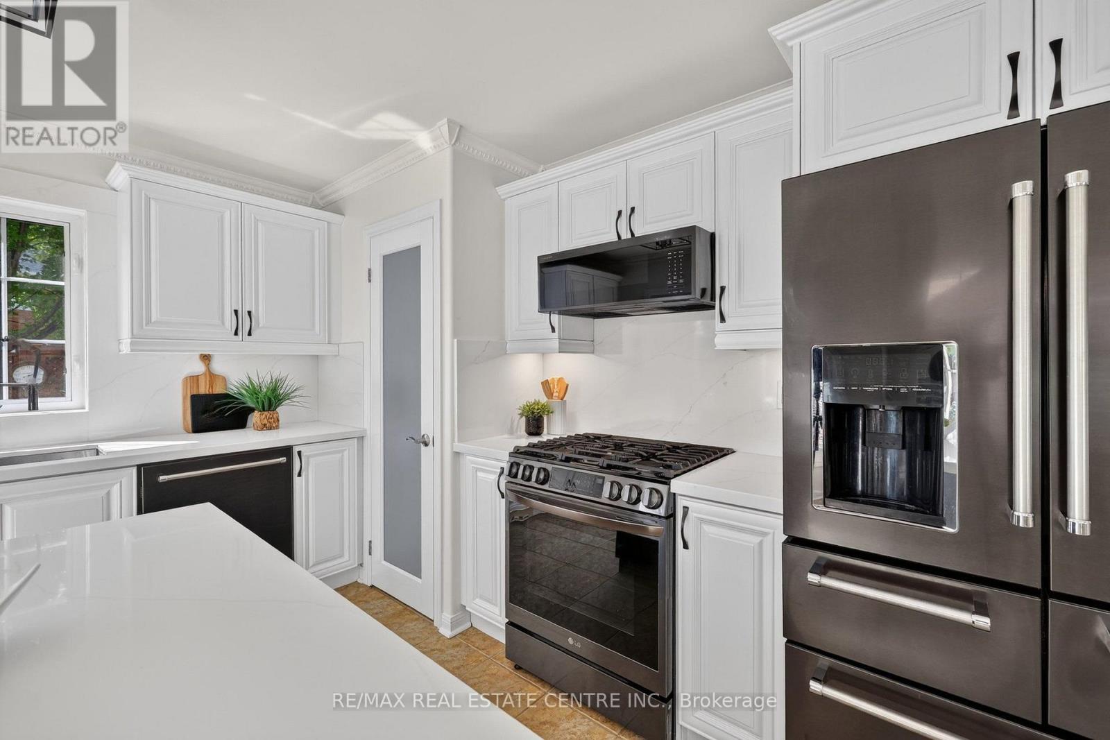 1667 DEMPSEY CRESCENT - 21