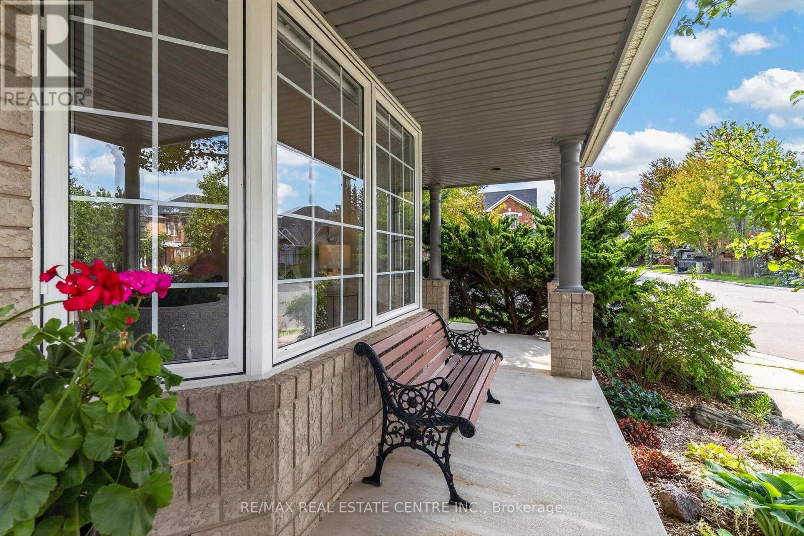 1667 DEMPSEY CRESCENT - 3
