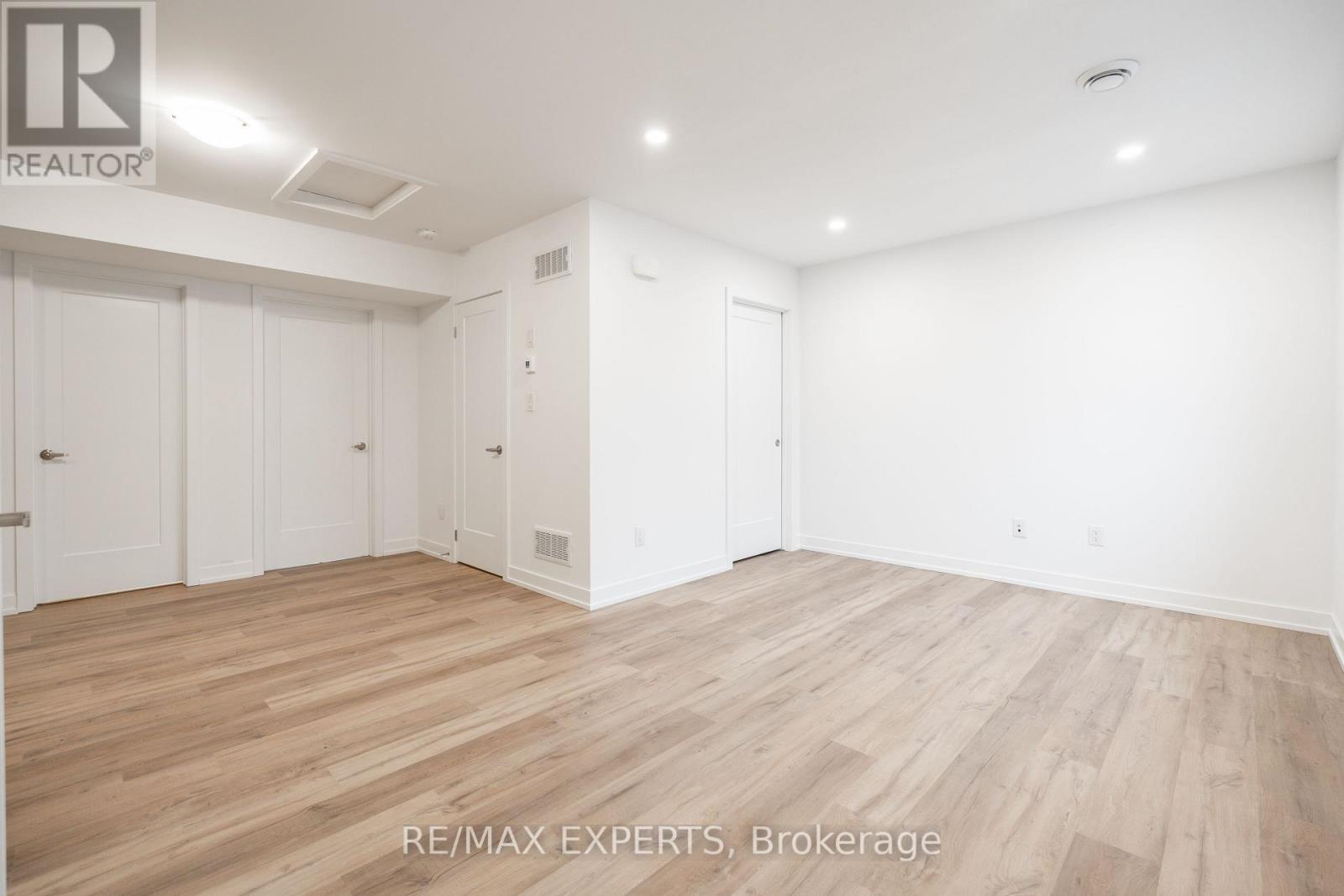 #435 4263 FOURTH AVENUE - 18