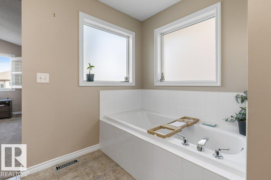 60 VERNON ST - 33