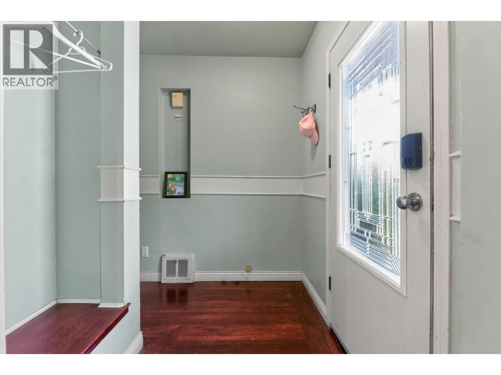 341 W 24TH STREET, North Vancouver — photo 4