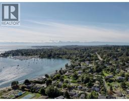 3767 Waring Pl, Saanich, BC V8P5E9 Photo 8