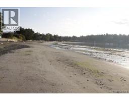 3767 Waring Pl, Saanich, BC V8P5E9 Photo 9
