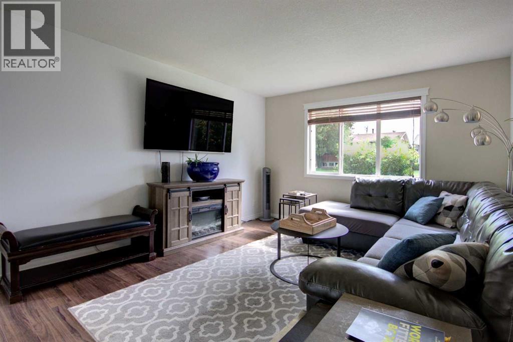 6720 29 Avenue NE - 7