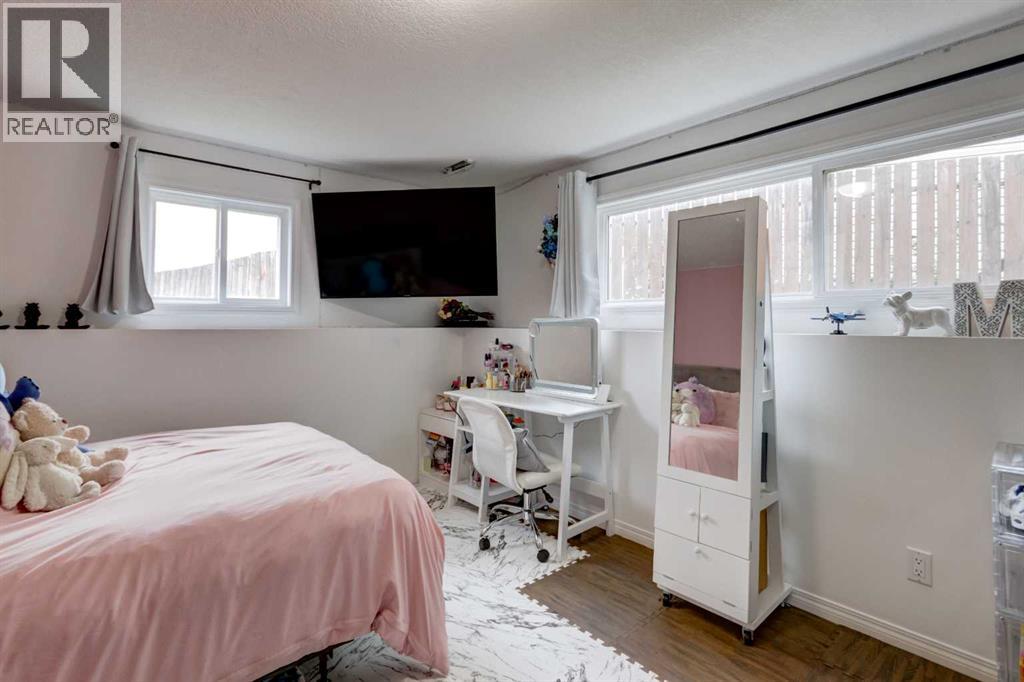 6720 29 Avenue NE - 23