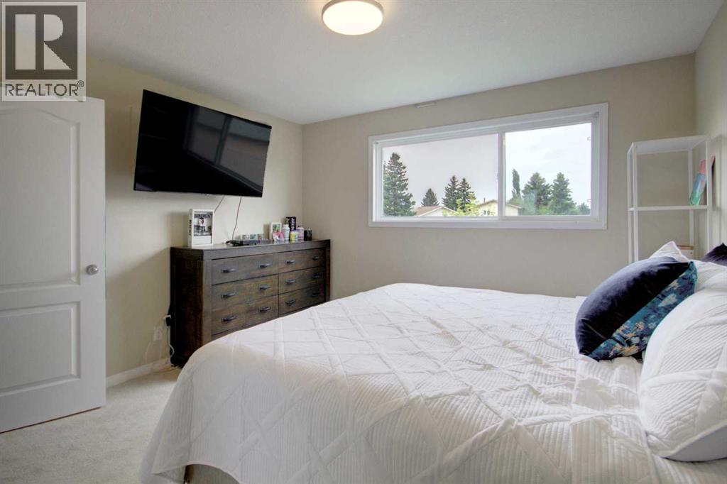 6720 29 Avenue NE - 15