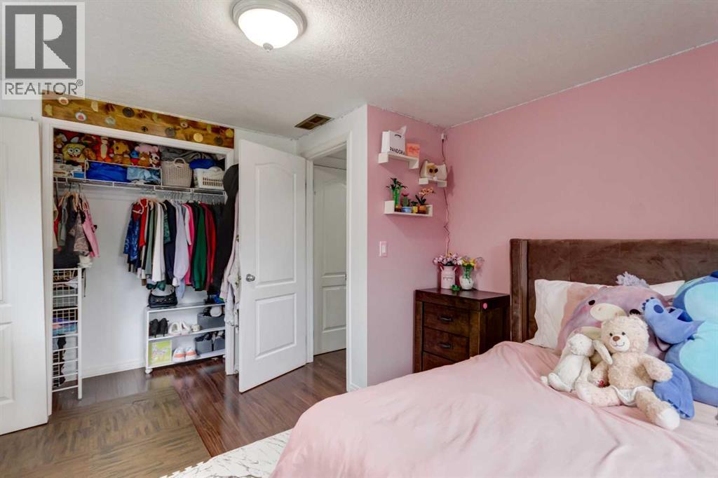 6720 29 Avenue NE - 24