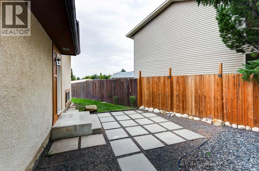 6720 29 Avenue NE - 27