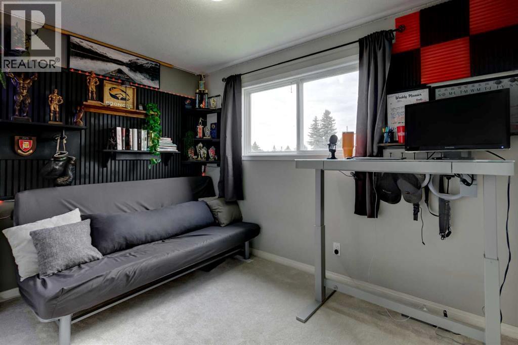 6720 29 Avenue NE - 19