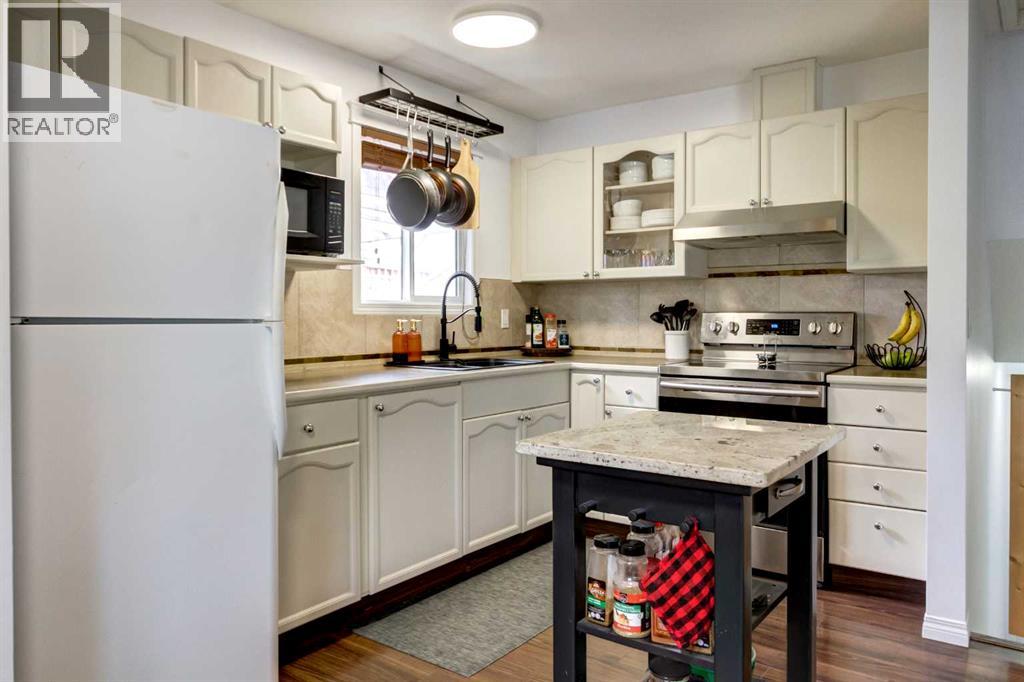 6720 29 Avenue NE - 13
