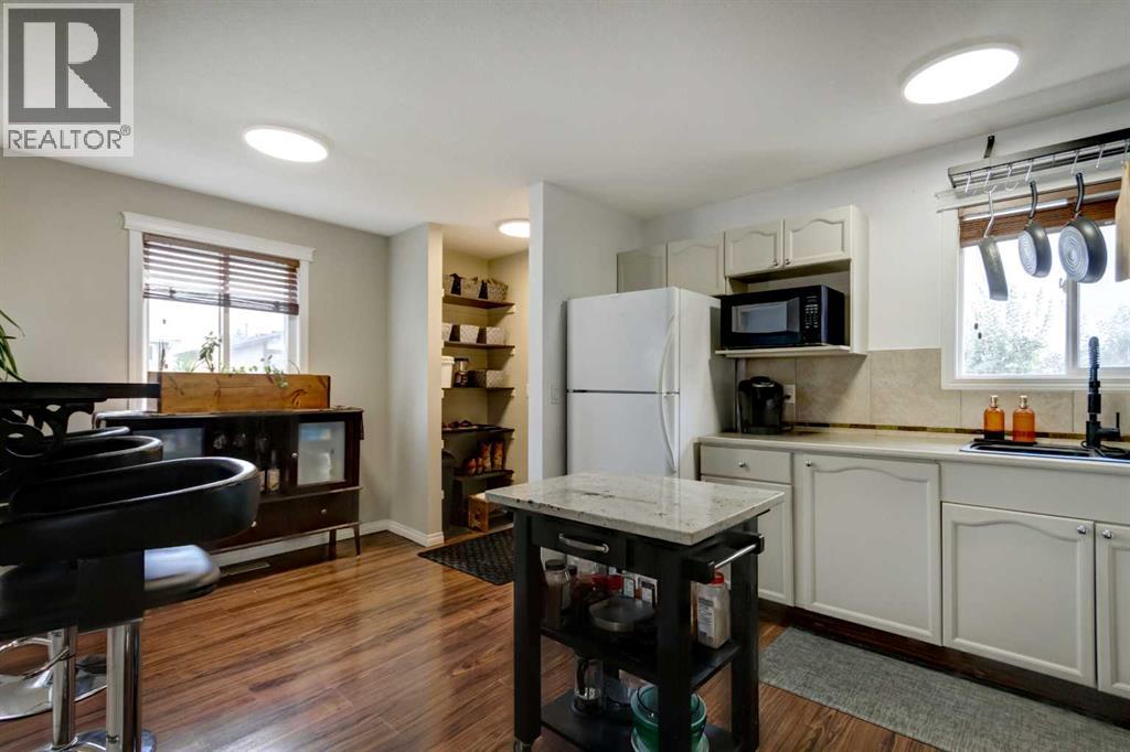 6720 29 Avenue NE - 10
