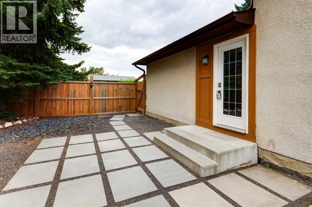 6720 29 Avenue NE - 26