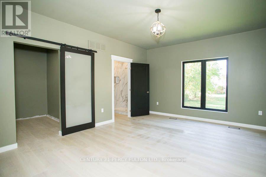 7 SCOTT DRIVE - 13
