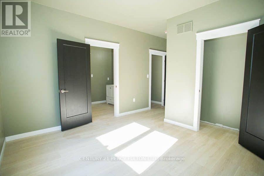 7 SCOTT DRIVE - 22